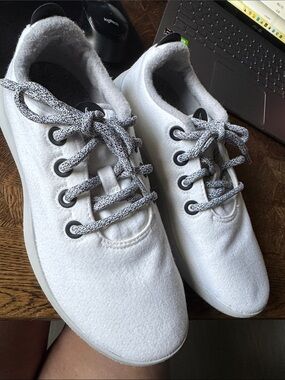 Women’s All Birds Wool Runner Mizzies White/ Light Gray - worn once -Size 10